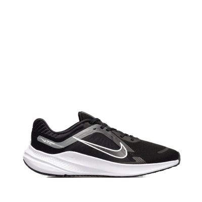 NIKE-Quest 5 black/smoke grey/dark smoke grey/white Černá 43