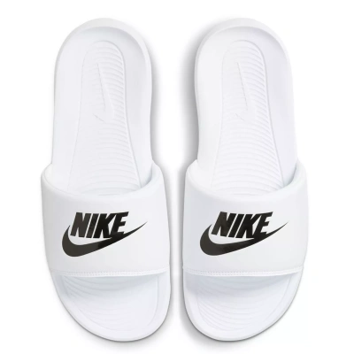 Nike Victori One Velikost: 42,5 EUR